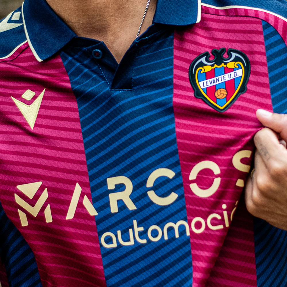 Primera equipación Levante UD