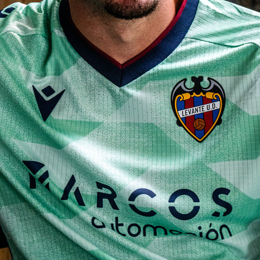 Tercera equipación Levante UD