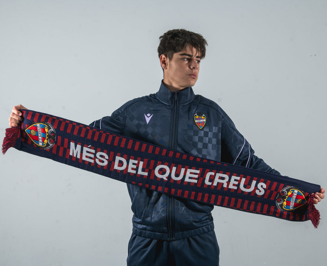 Bufanda 'Més del que creus' del Levante UD
